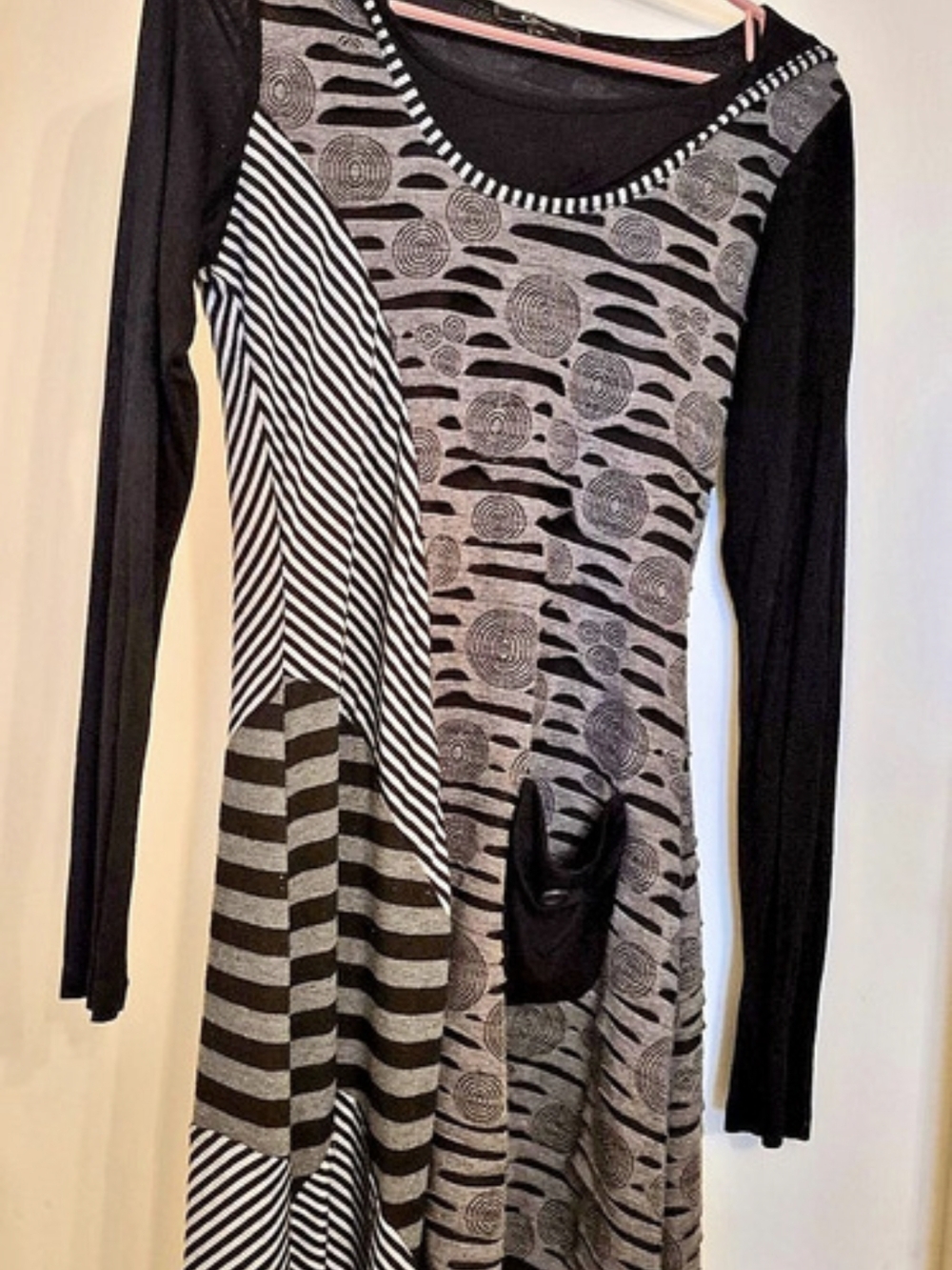 Cativa Women' Small Geometric Tunic Black & Gray Size Small, Good Condition